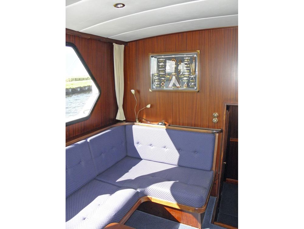 Saloon, Accommodation